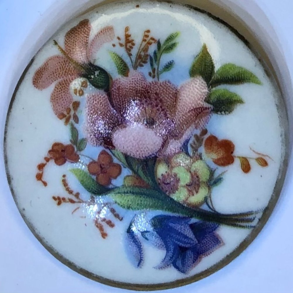 VINTAGE 45 PORCELAIN FLOWER BROOCH